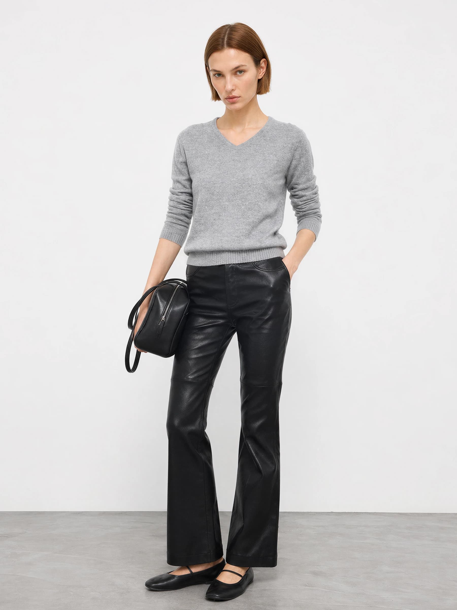 Timeless Consinee 100% Cashmere V-Neck Sweater view 5