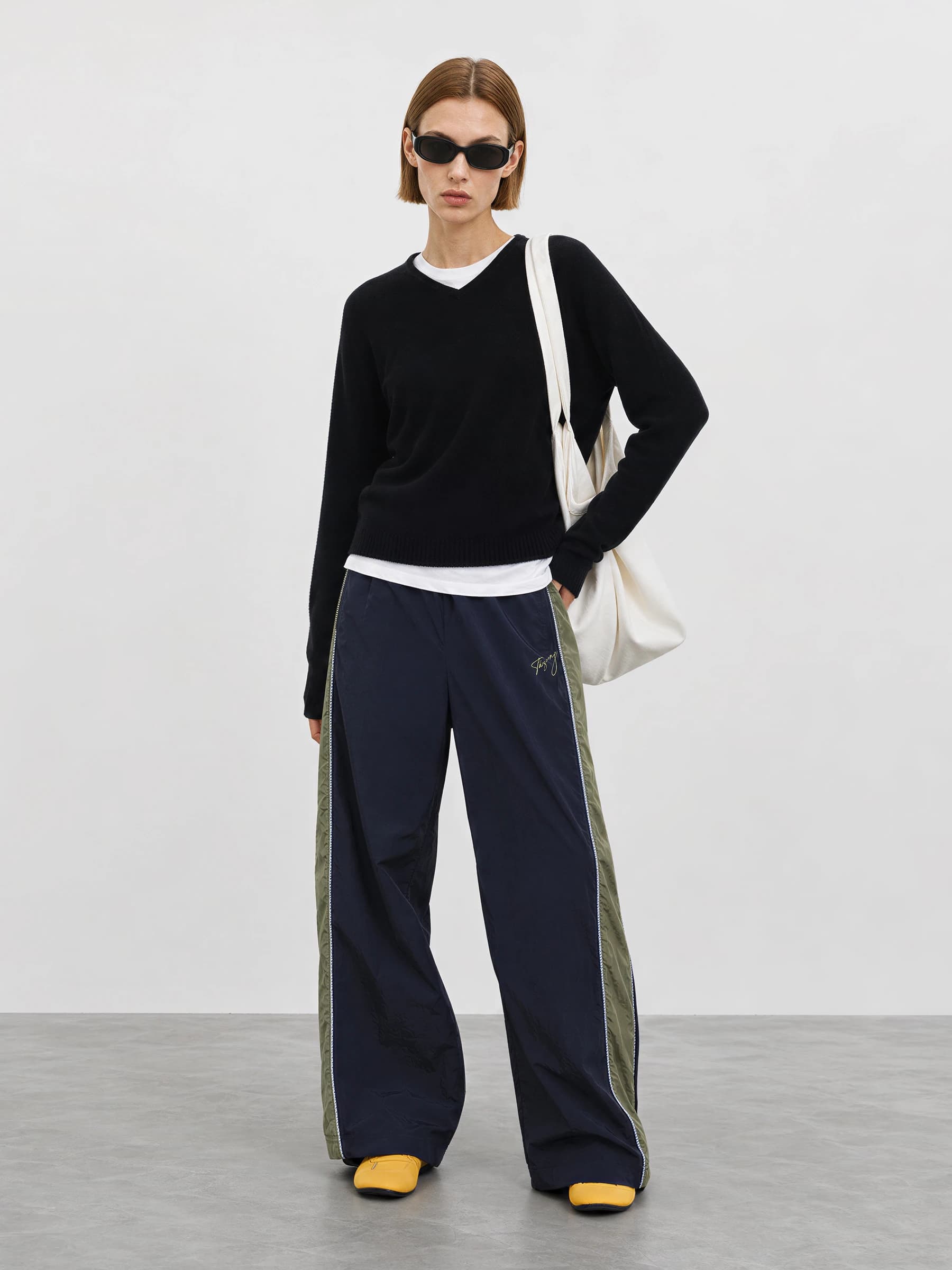 Timeless Consinee 100% Cashmere V-Neck Sweater view 7