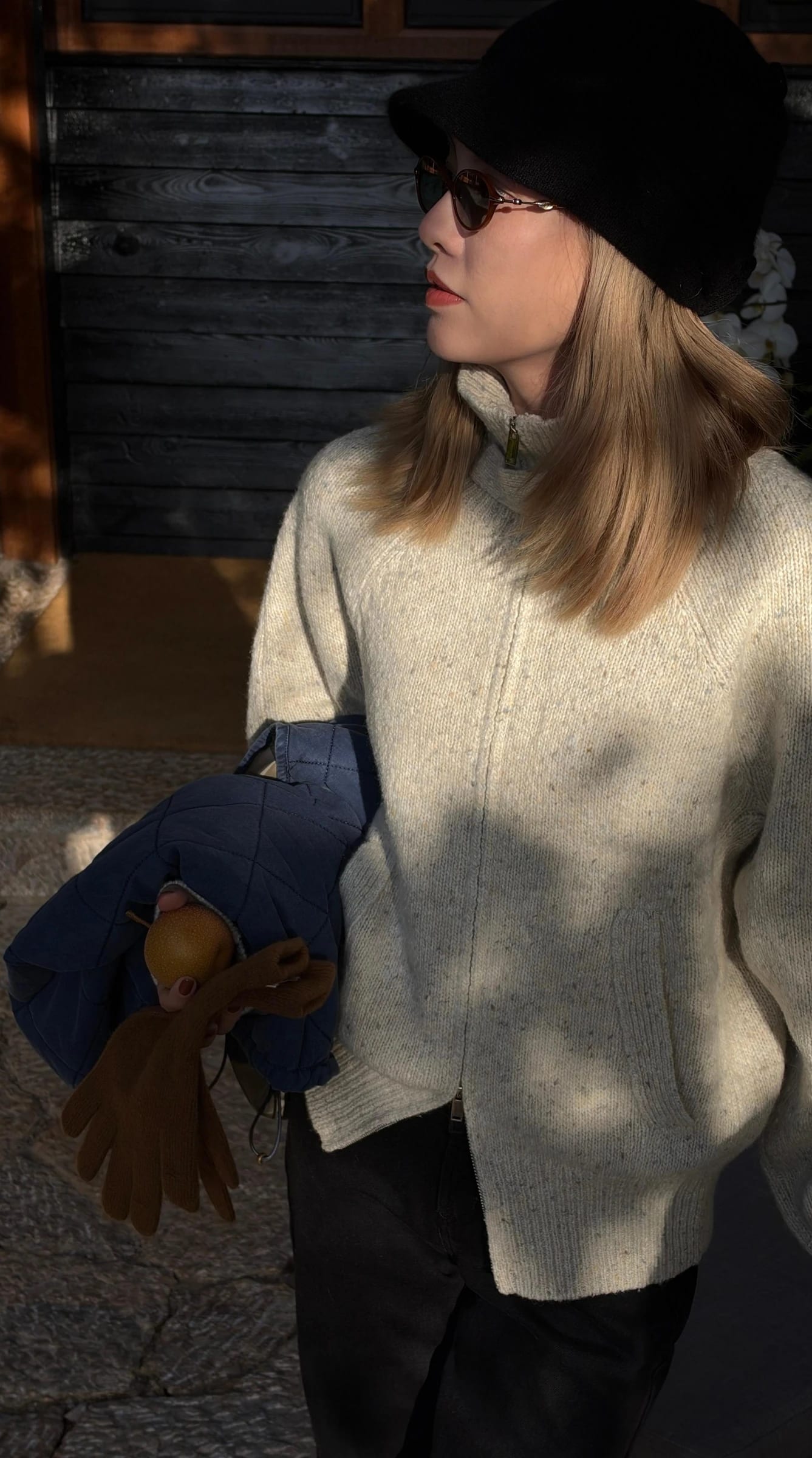Women's Heavy-Gauge Custom-Dyed Sheep-Wool Stand-Collar Cardigan alternate view