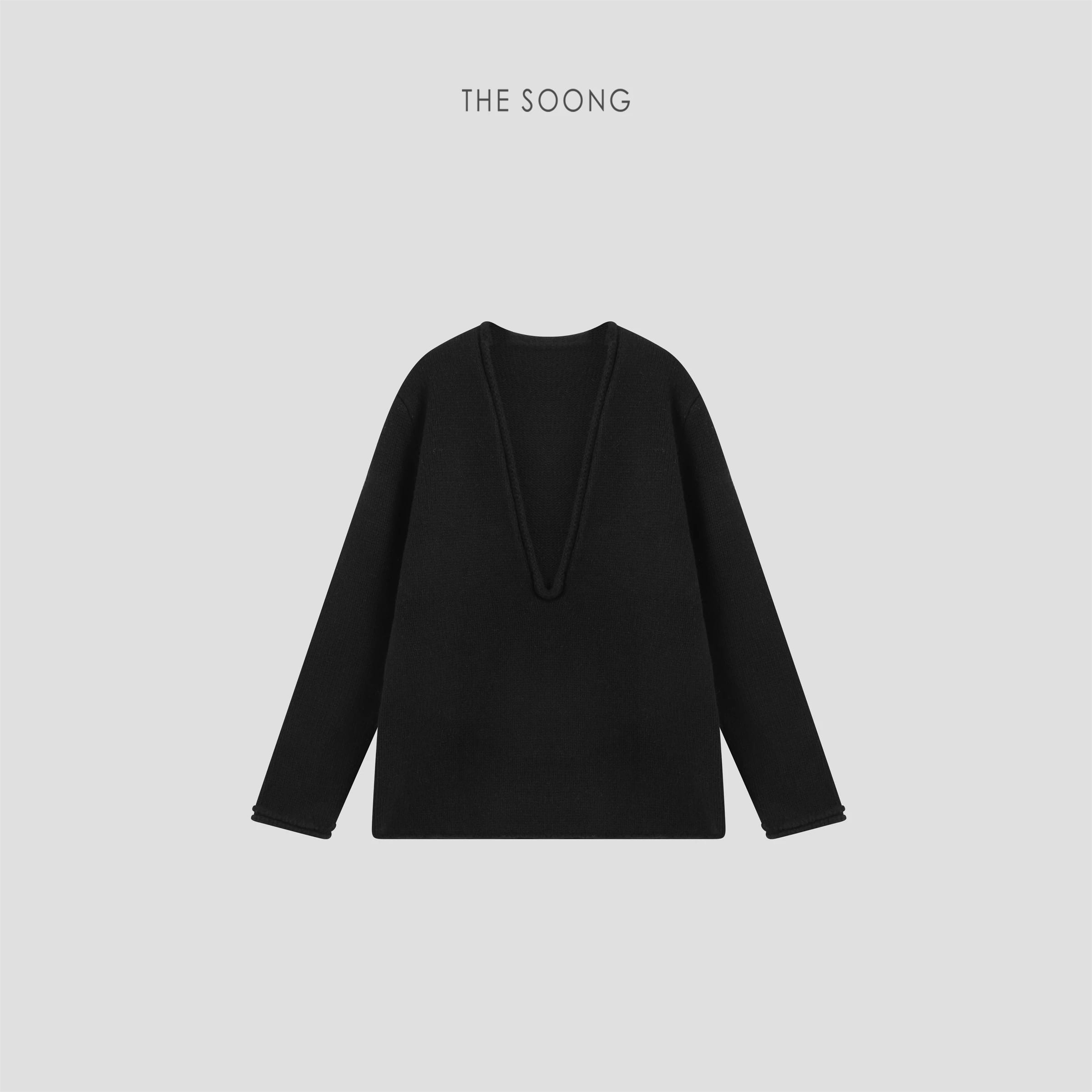 Relaxed 100% Sheep Wool 781g Black V-Neck Sweater