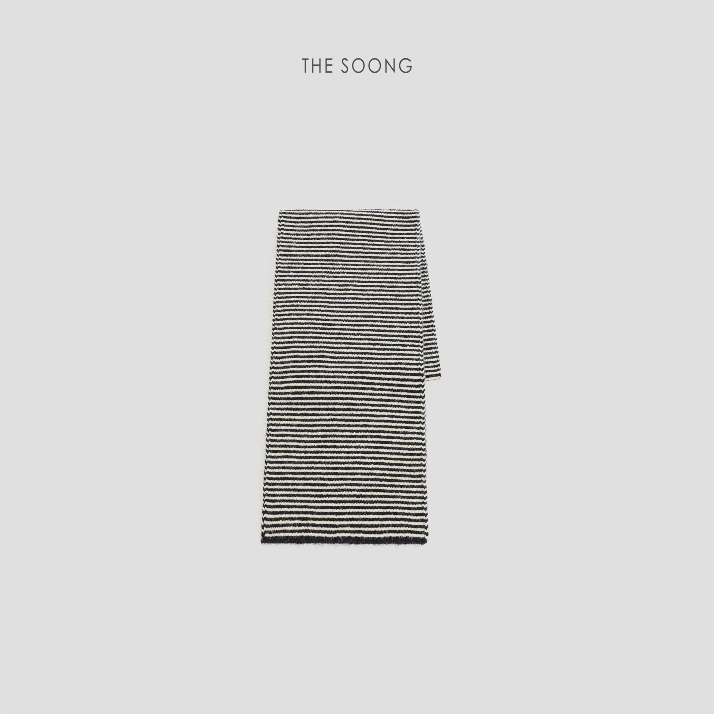 Striped Scarf — Classic Loose-Knit Soft Warmth alternate view